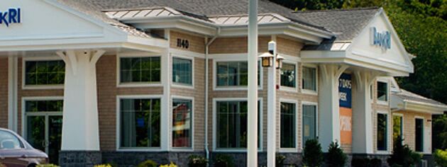 Bank RI Exterior